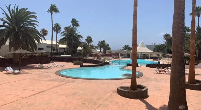 Luxury estudio en Playa Roca a primera linea del mar, Забронировать Отель Отели Канарских островов с бассейном, Бассейн