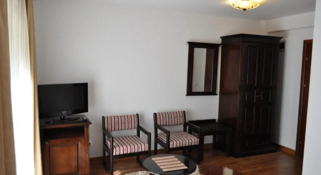 Pension Perla Bucovinei, Rezerwuj Hotel Hotele w Gura Humorului z parkingiem, Parking