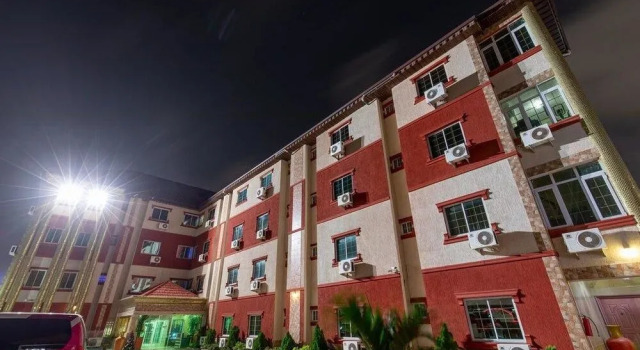 A.G Hotel And Suites, Prenota Hotel Adenta Tema