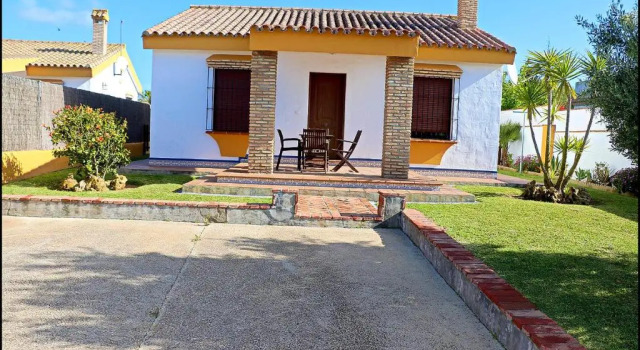 Chalet con piscina en Roche Viejo