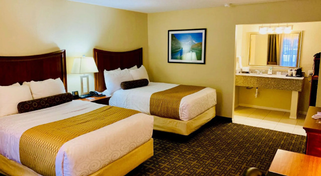 Четырёхместный номер Standard Best Western Swiss Clock Inn