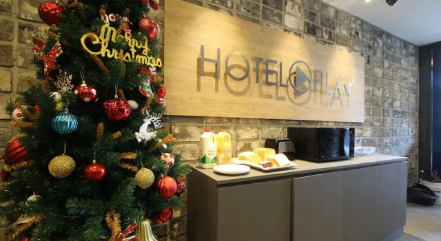 Play Hotel