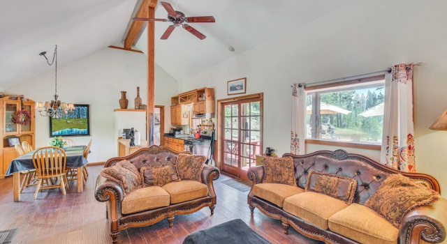 Authentic North Fork Cabin w/ Dock & Private Deck!, Boek Vakantiehuis North Fork 