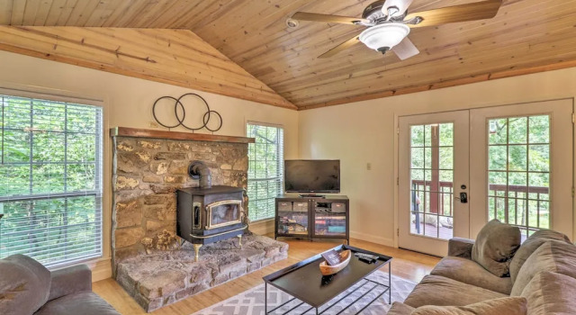 'creekside Hideaway' w/ Fire Pit + Creek Access!, Varaa Lomakoti Mountain View 