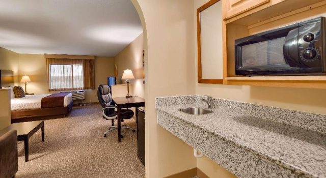 Люкс с балконом Best Western West Hills Inn
