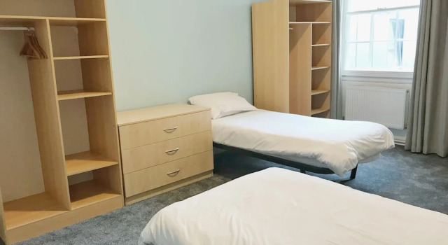 Number 6 - Hostel, Book Hostel / Vandrerhjem Hostels i Gloucestershire, Hostel / Vandrerhjem