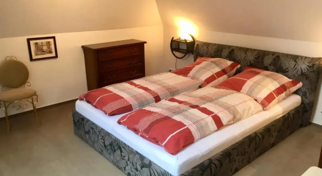 Dachgeschoßwohnung, Забронировать Апартаменты/квартира Шарбойц Holstein Switzerland