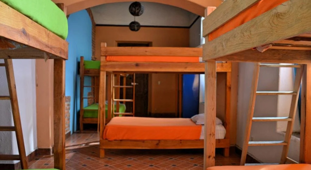 Hikuri Eco Hostal, Забронировать Отель Сан Луис Потоси Мексика, рядом с Парк Тангаманга