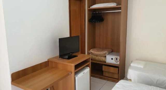 Трёхместный номер Standard с балконом Golden Dolphin Express