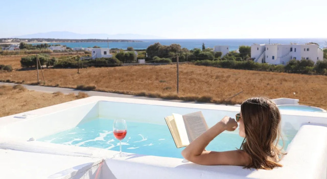 Люкс с балконом и с видом на море Irida Vacation Suites