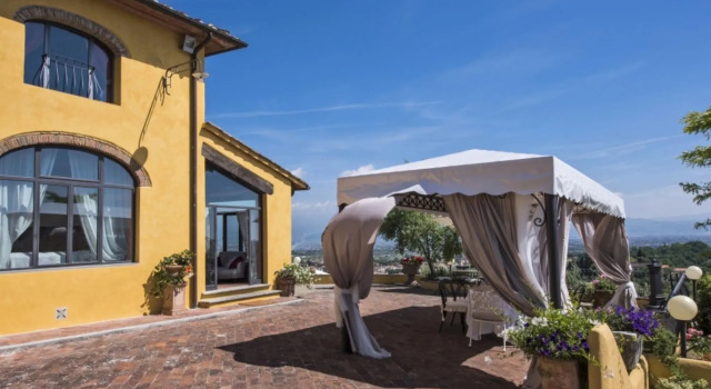 Magnificent Villa in the Countryside Near Pistoia Pool Airco Bbq-villa Lucente