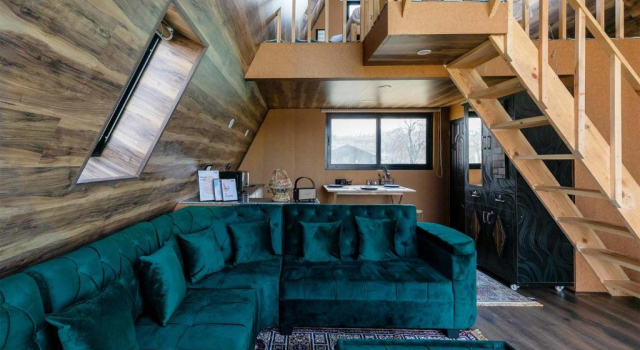 StayVista at The Loft - A-Frame Structure, English Interiors, Bonfire, Забронировать Вилла Коттеджи Jammu & Kashmir Ski, Коттедж