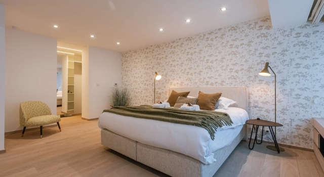 Spacious apartment with parking on prime location