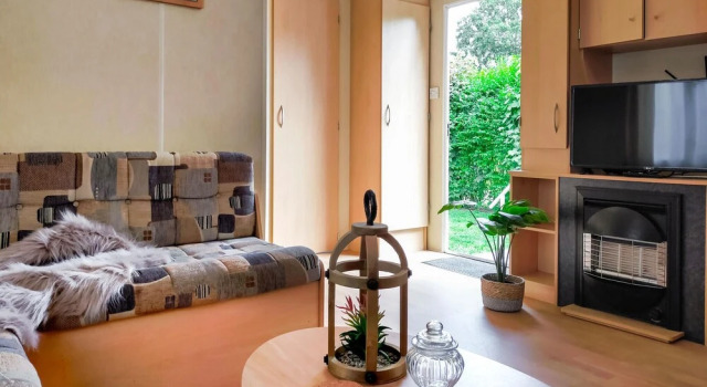 2 Bedroom Lovely Home In Heinkenszand, Book Hotel Goes 