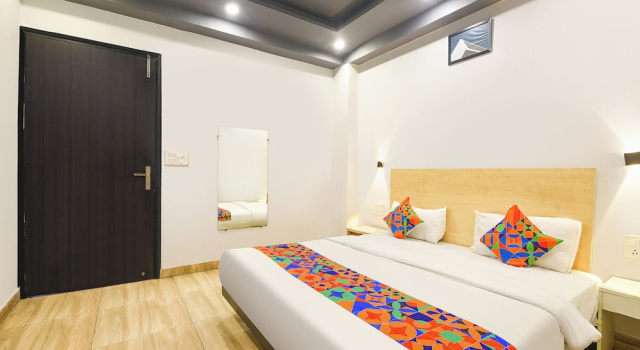 Номер Deluxe FabHotel Rohil Residency