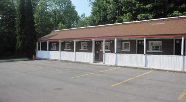 Pinecrest Motel, Boek Motel Clinton New York State