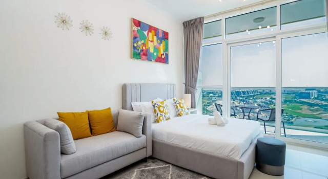 Tanin - Stunning Dubai Skyline View From this Sleek Studio