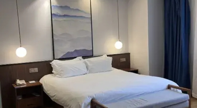 Люкс Executive Berkesy Residence Jinqiao Shanghai