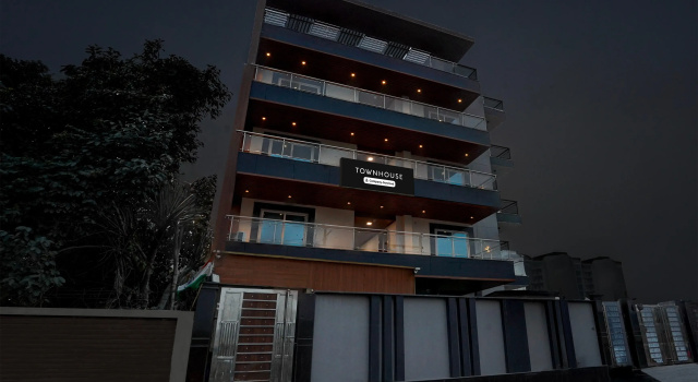 Super Townhouse Sector 93 Noida Expressway