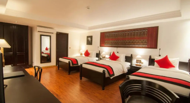 Трёхместный полулюкс La Rose Suites