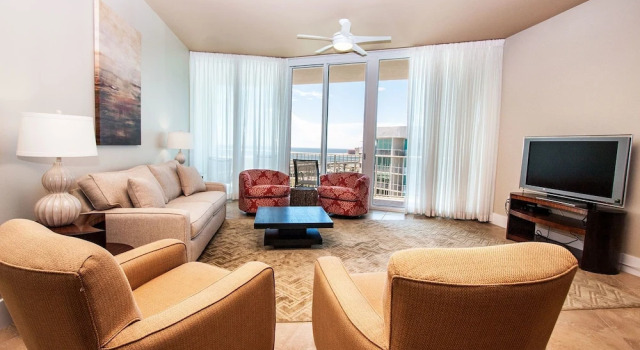 Two Bedroom Penthouse With Spacious Balcony - Unit Crdph16, Prenota Hotel Hotel a Alabama con piscina, Piscina