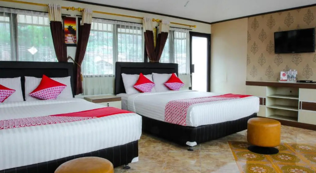 Suite OYO 677 Rianes Family Guest House