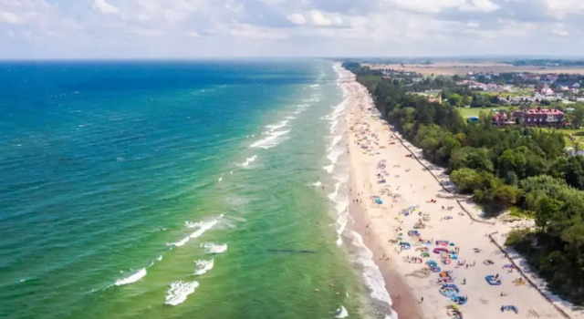 Holiday Homes With Terraces, Close to the Beach