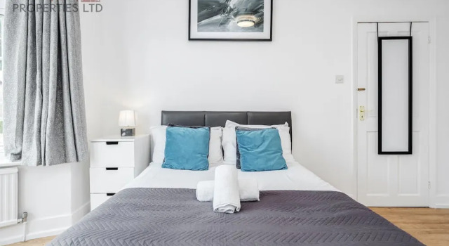Impeccable 4-bed Apartment in Hornchurch, Buchen Sie Ferienwohnung Hornchurch Großraum London