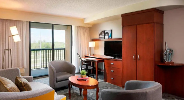 Dwuosobowy suite 1 sypialnia Courtyard by Marriott Jackson