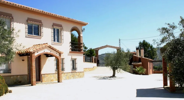 Peaceful Retreat in Alora for Families and Friends, Забронировать Отель Отели Алора с парковкой, Парковка