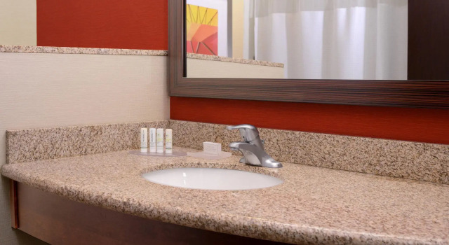 Четырёхместный номер Standard Courtyard by Marriott Galveston Island