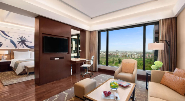 Люкс Presidential The Leela Ambience Convention Hotel Delhi