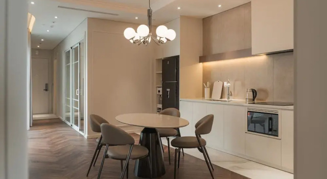 Апартаменты Luxury с 2 комнатами с балконом Thái Hoàng Residence - 25 Phố Huế