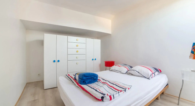Cosy Holiday Home in Bergerac With Terrace, Rezerwuj Hotel Bergerac Red Perigord