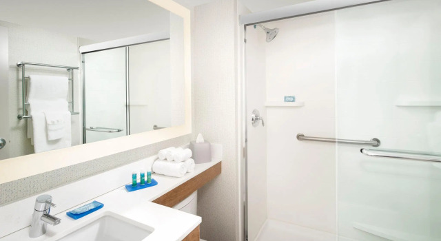 Четырёхместный номер Standard Holiday Inn Express & Suites College Park - University Area by IHG