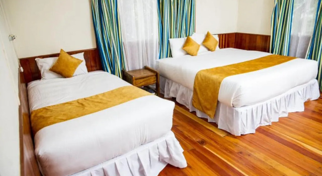 Naro Moru River Lodge, Rezerwuj Hotel Hotele w Laikipia z parkingiem, Parking