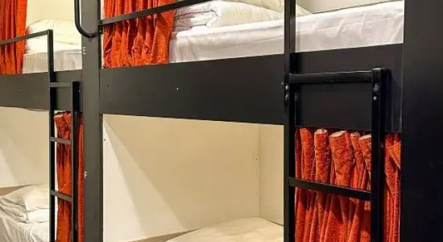 Кровать в общем номере (мужской номер) Traveller Ark Hotel and Bunks