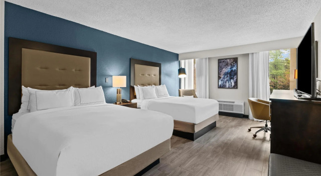 Номер Standard DoubleTree by Hilton Raleigh Midtown, NC