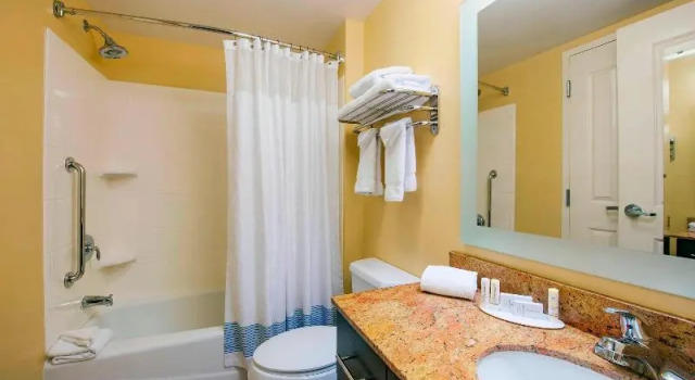 Четырёхместный люкс TownePlace Suites by Marriott Bethlehem Easton/Lehigh Valley