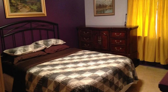Nisku Guest House, Book Pension Hoteller i Nisku med parkering, Parkering