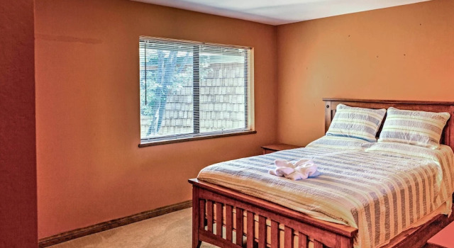 Коттедж Lake Arrowhead House w/ Lake Views & Wet Bar!