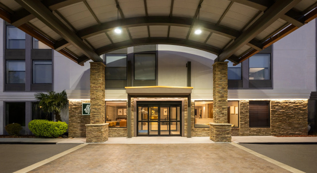 Holiday Inn & Suites Columbia NE - Ft Jackson Area by IHG