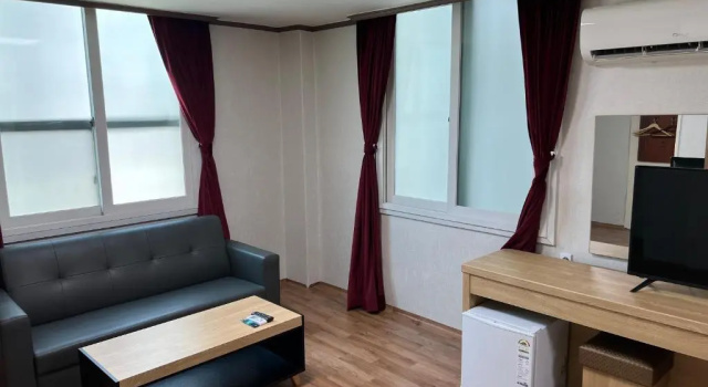 Четырёхместный номер Standard Bricks Stay Jeju City & Aiport