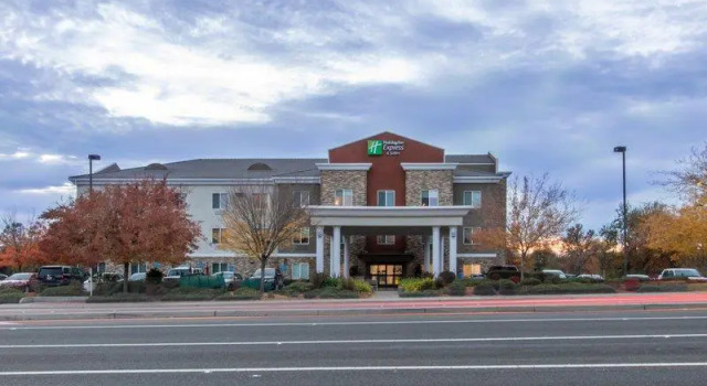 Двухместный номер Standard Holiday Inn Express Hotel & Suites Roseville - Galleria Area by IHG