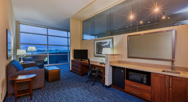 Двухместный люкс c 1 комнатой Hampton Inn & Suites Owensboro Downtown Waterfront