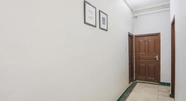 Green View Metro Hospital by OYO Rooms, Забронировать Отель Нойда штат Уттар-Прадеш