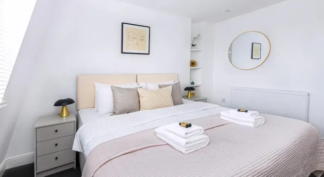 Stylish Three-bed Flat in Marylebone, Забронировать Апартаменты/квартира Лондон Большой Лондон, рядом с Театр New Diorama