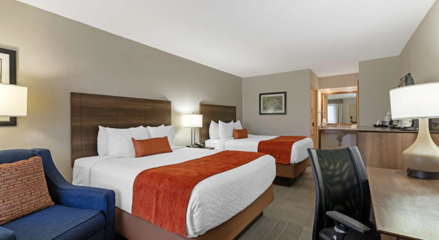 Четырёхместный номер Standard Best Western Colonial Inn