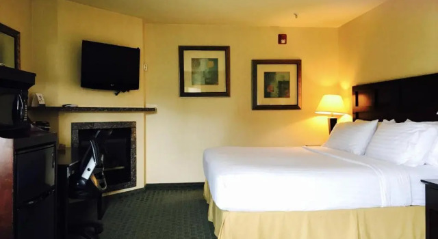 Номер Standard с красивым видом из окна Holiday Inn Express Fort Bragg by IHG