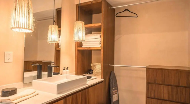 TOH luxury 2 Bedroom Minutes From Downtown, Rezervasyon Daire Tulum havuzlu oteller, Yüzme Havuzu
